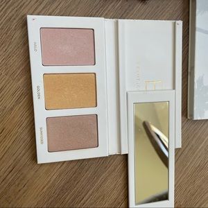 Beautycounter highlighter palette